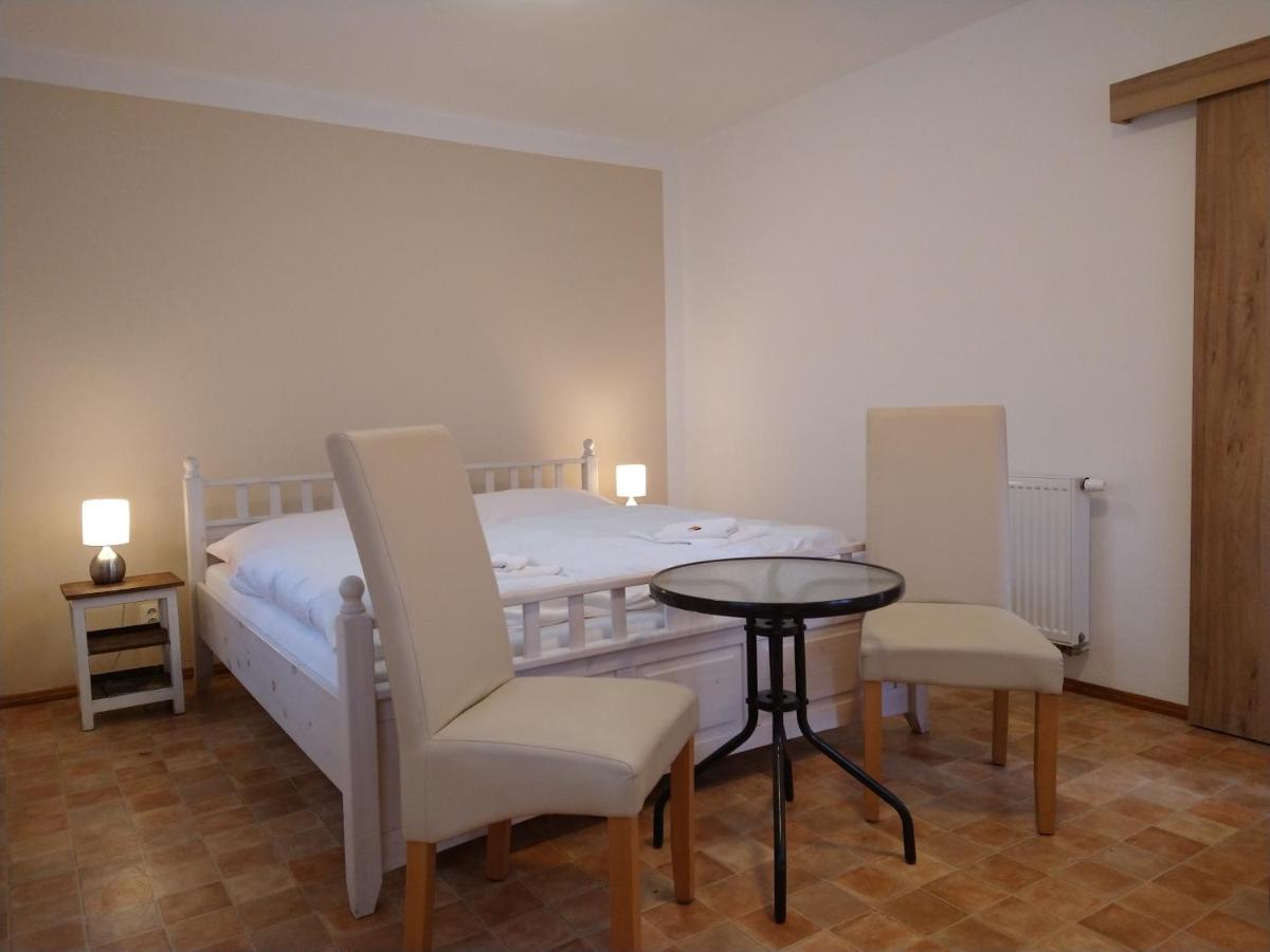 Apartmány Malý mnich Mníšek pod Brdy Exterior foto