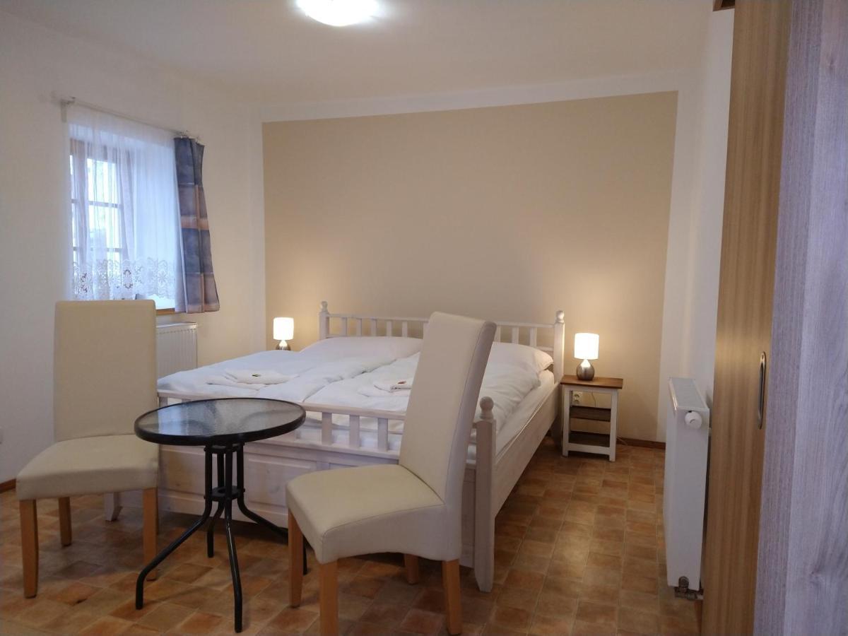 Apartmány Malý mnich Mníšek pod Brdy Exterior foto